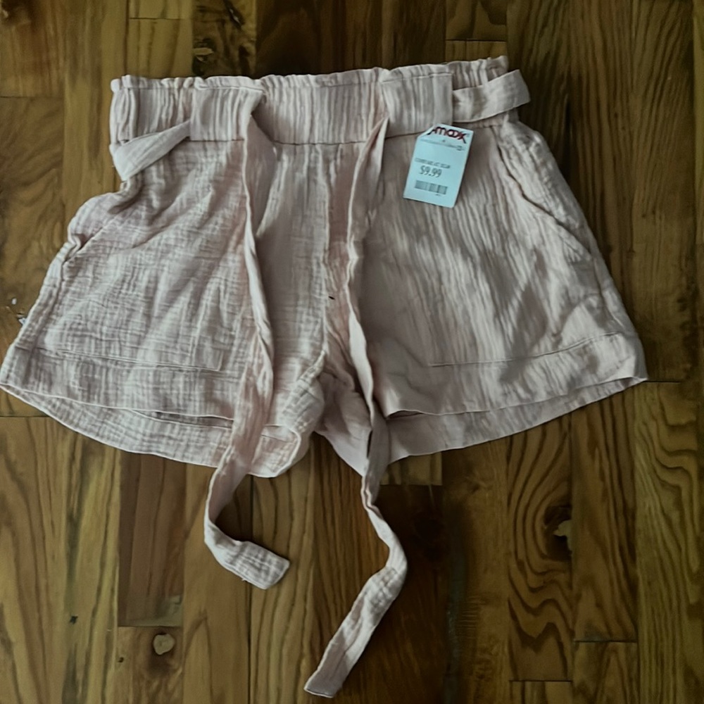 Color is light pink